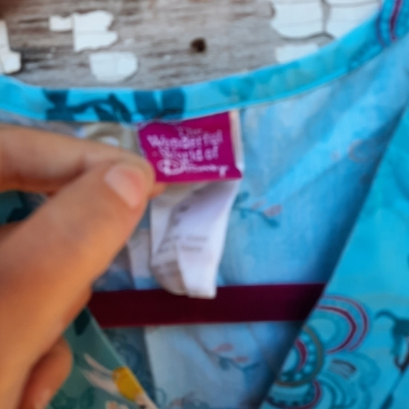 🌟 Disney tinker bell scrub top. The wonderful world of Disney size medium - Picture 3 of 5